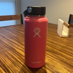 Lightly used hydro flask